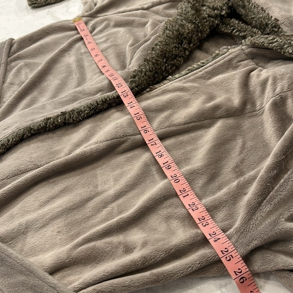 Pottery Barn Faux Fur Plush Hooded Bath Robe Medium - Picture 15 of 16